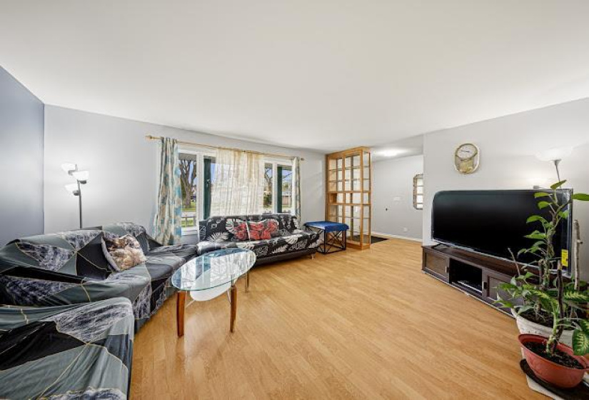 808 Silverstone, 4 Bedrooms Bedrooms, 11 Rooms Rooms,2 BathroomsBathrooms,Residential,For Sale,Silverstone