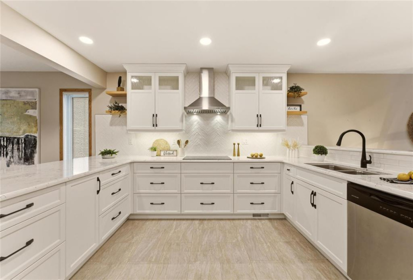 14 Sunrise, 3 Bedrooms Bedrooms, 16 Rooms Rooms,3 BathroomsBathrooms,Residential,For Sale,Sunrise