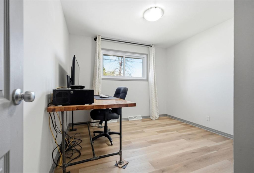 23 Bering, 5 Bedrooms Bedrooms, 13 Rooms Rooms,2 BathroomsBathrooms,Residential,For Sale,Bering