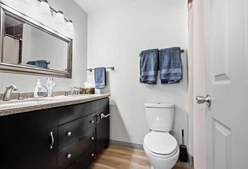 23 Bering, 5 Bedrooms Bedrooms, 13 Rooms Rooms,2 BathroomsBathrooms,Residential,For Sale,Bering