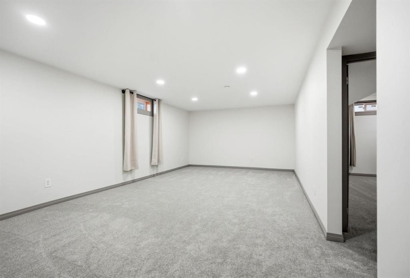 23 Bering, 5 Bedrooms Bedrooms, 13 Rooms Rooms,2 BathroomsBathrooms,Residential,For Sale,Bering