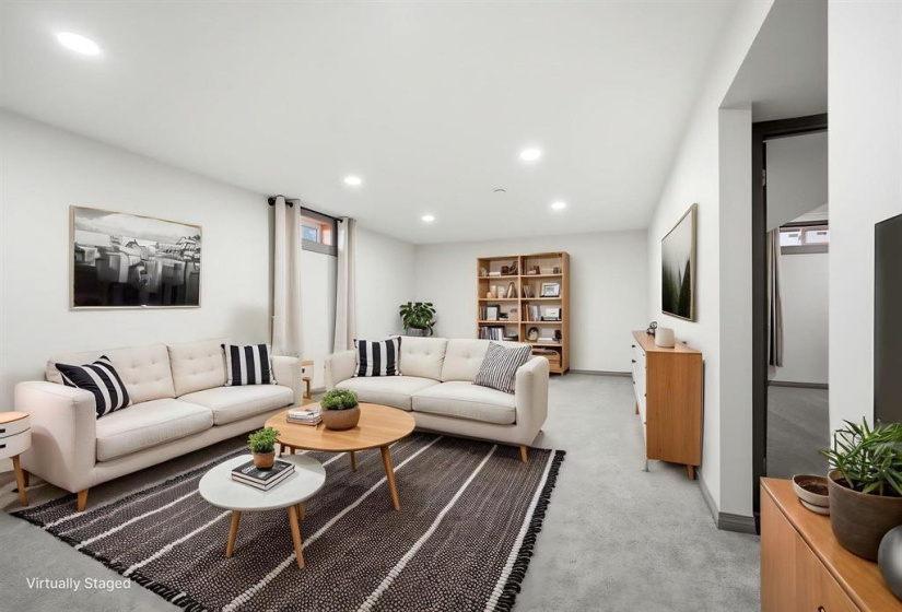 23 Bering, 5 Bedrooms Bedrooms, 13 Rooms Rooms,2 BathroomsBathrooms,Residential,For Sale,Bering