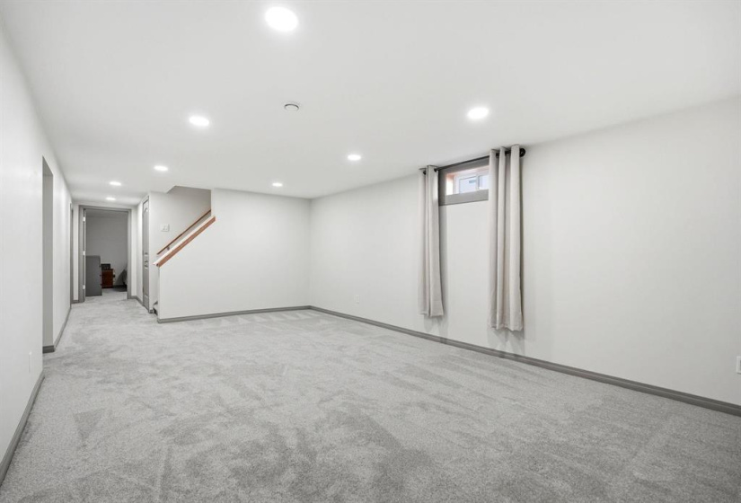 23 Bering, 5 Bedrooms Bedrooms, 13 Rooms Rooms,2 BathroomsBathrooms,Residential,For Sale,Bering