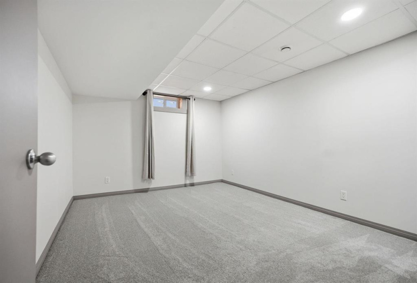 23 Bering, 5 Bedrooms Bedrooms, 13 Rooms Rooms,2 BathroomsBathrooms,Residential,For Sale,Bering