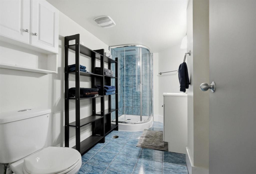 23 Bering, 5 Bedrooms Bedrooms, 13 Rooms Rooms,2 BathroomsBathrooms,Residential,For Sale,Bering