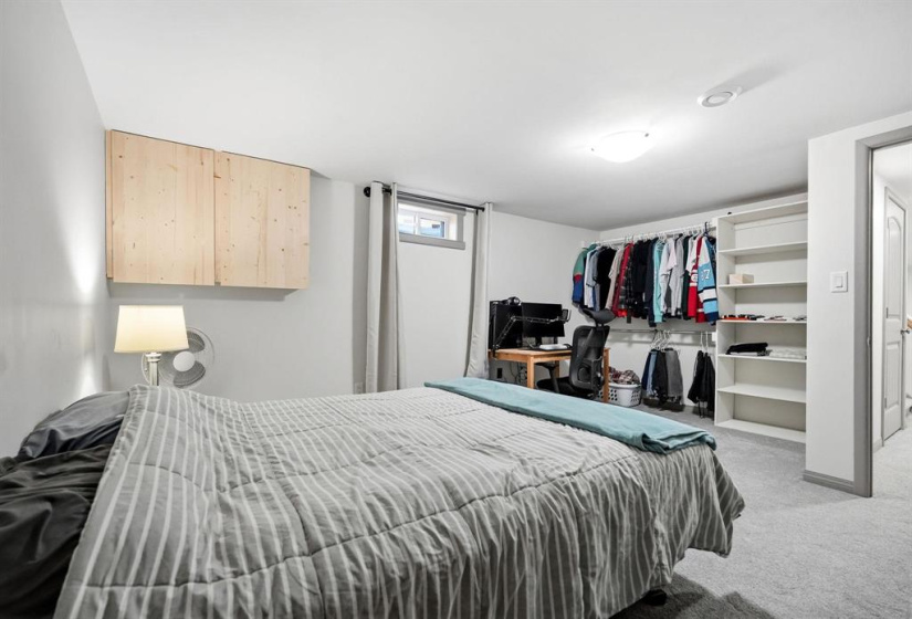 23 Bering, 5 Bedrooms Bedrooms, 13 Rooms Rooms,2 BathroomsBathrooms,Residential,For Sale,Bering