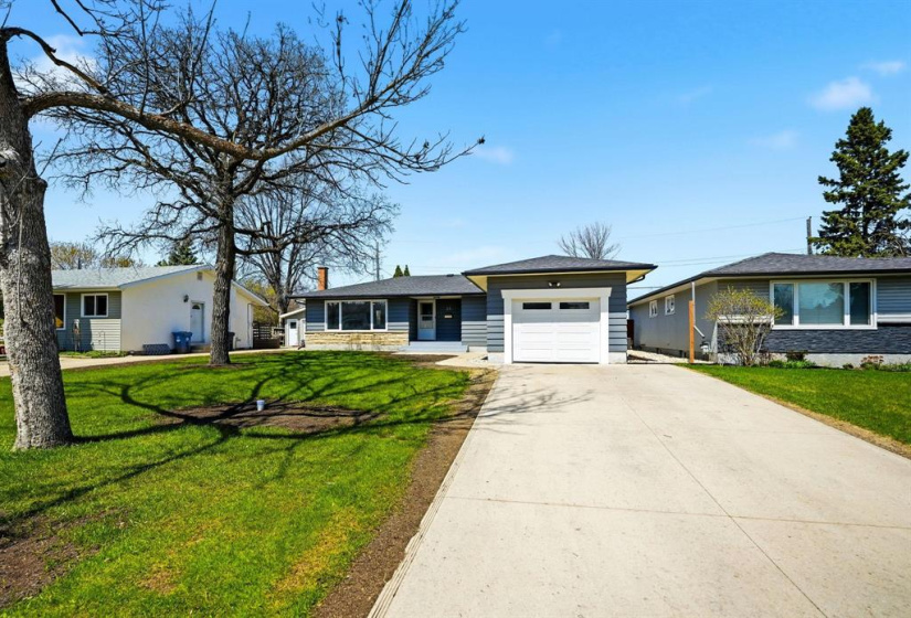 23 Bering, 5 Bedrooms Bedrooms, 13 Rooms Rooms,2 BathroomsBathrooms,Residential,For Sale,Bering