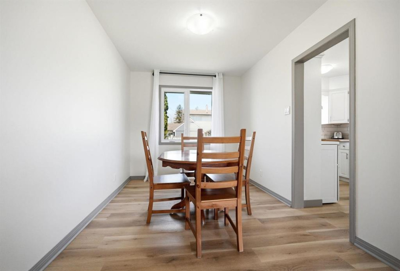 23 Bering, 5 Bedrooms Bedrooms, 13 Rooms Rooms,2 BathroomsBathrooms,Residential,For Sale,Bering