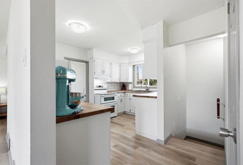 23 Bering, 5 Bedrooms Bedrooms, 13 Rooms Rooms,2 BathroomsBathrooms,Residential,For Sale,Bering