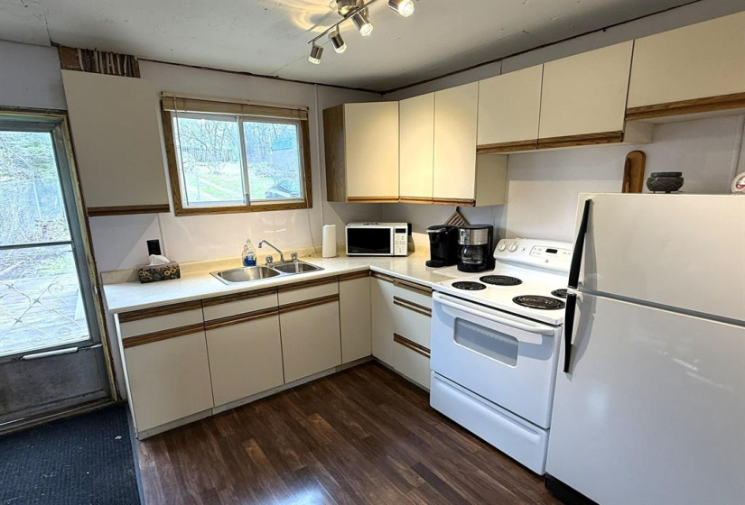 132 ARNHOLD, 3 Bedrooms Bedrooms, 7 Rooms Rooms,1 BathroomBathrooms,Residential,For Sale,ARNHOLD