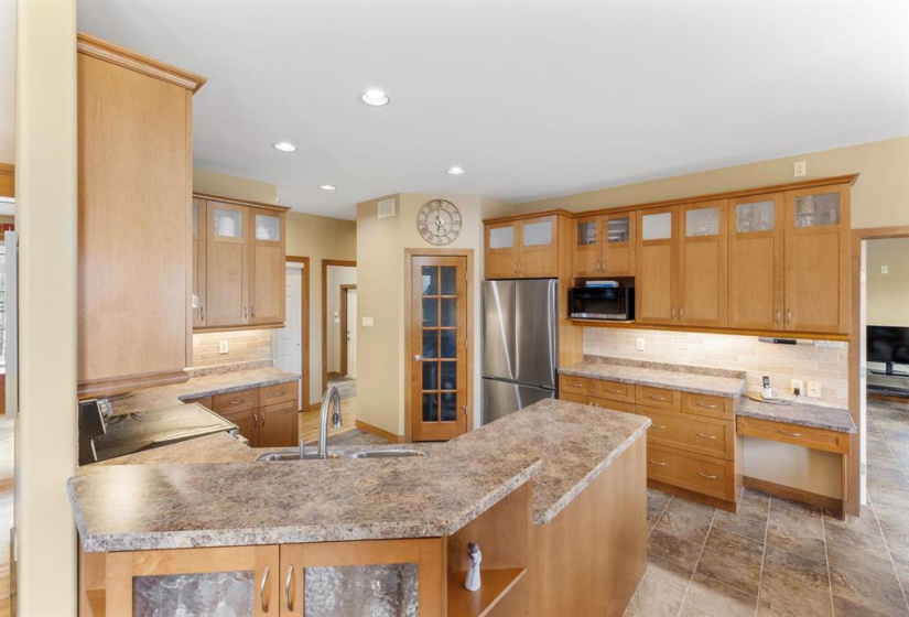24 Poplar, 4 Bedrooms Bedrooms, 15 Rooms Rooms,3 BathroomsBathrooms,Residential,For Sale,Poplar