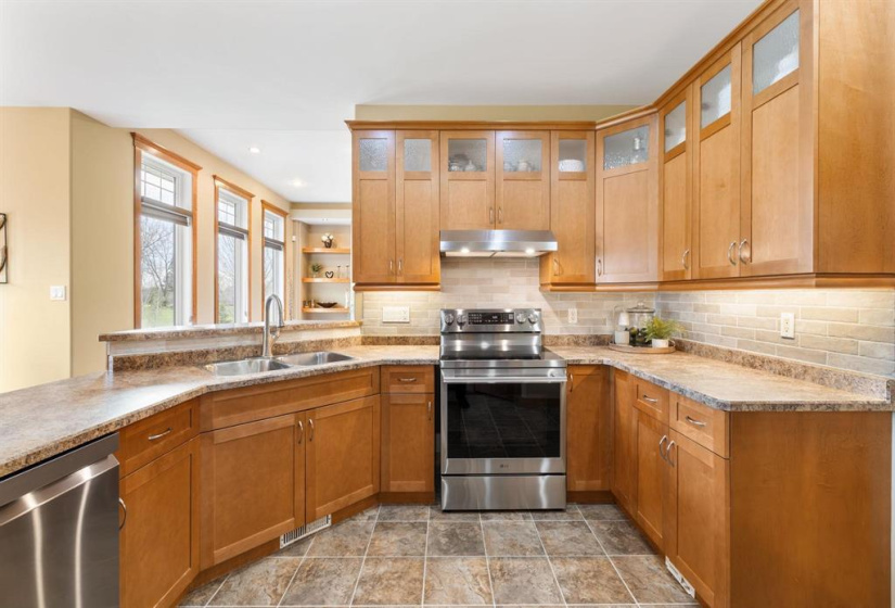 24 Poplar, 4 Bedrooms Bedrooms, 15 Rooms Rooms,3 BathroomsBathrooms,Residential,For Sale,Poplar