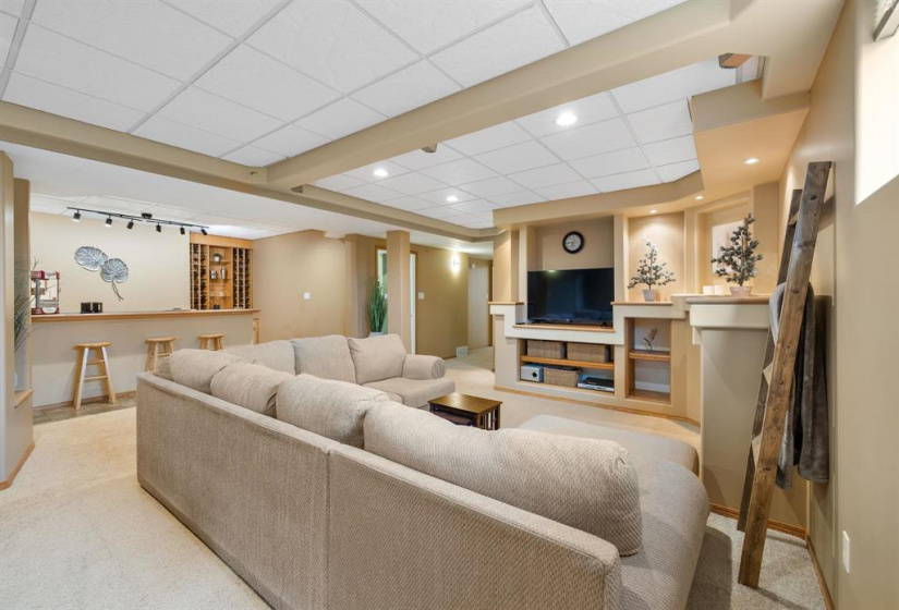 24 Poplar, 4 Bedrooms Bedrooms, 15 Rooms Rooms,3 BathroomsBathrooms,Residential,For Sale,Poplar