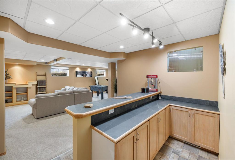 24 Poplar, 4 Bedrooms Bedrooms, 15 Rooms Rooms,3 BathroomsBathrooms,Residential,For Sale,Poplar
