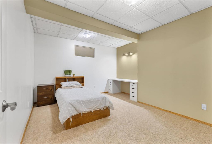 24 Poplar, 4 Bedrooms Bedrooms, 15 Rooms Rooms,3 BathroomsBathrooms,Residential,For Sale,Poplar