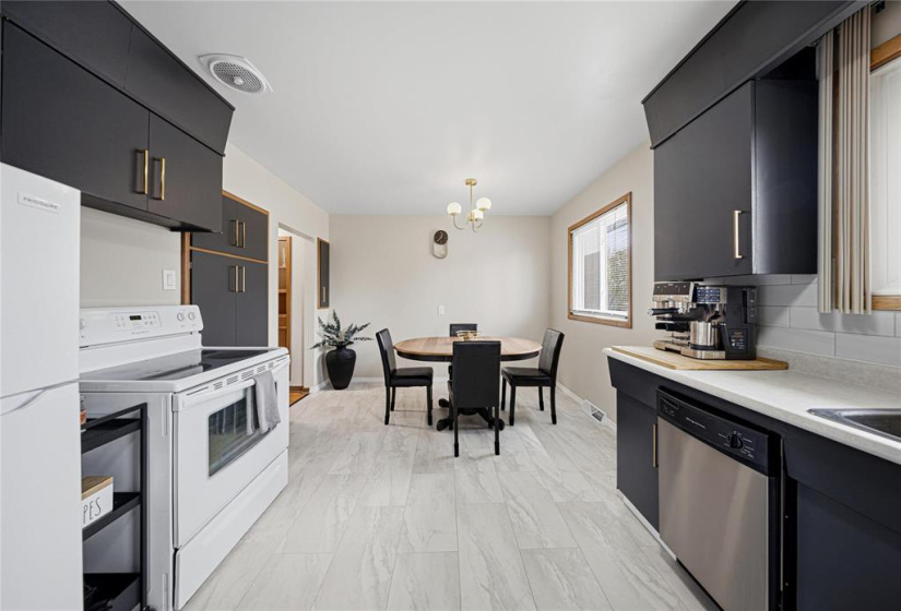 106 Duluth, 3 Bedrooms Bedrooms, 11 Rooms Rooms,1 BathroomBathrooms,Residential,For Sale,Duluth