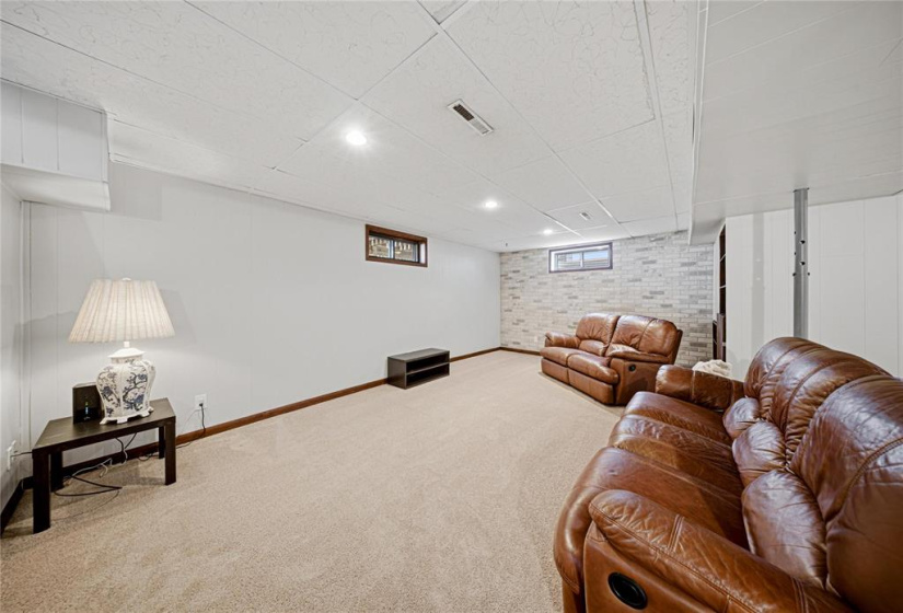 106 Duluth, 3 Bedrooms Bedrooms, 11 Rooms Rooms,1 BathroomBathrooms,Residential,For Sale,Duluth