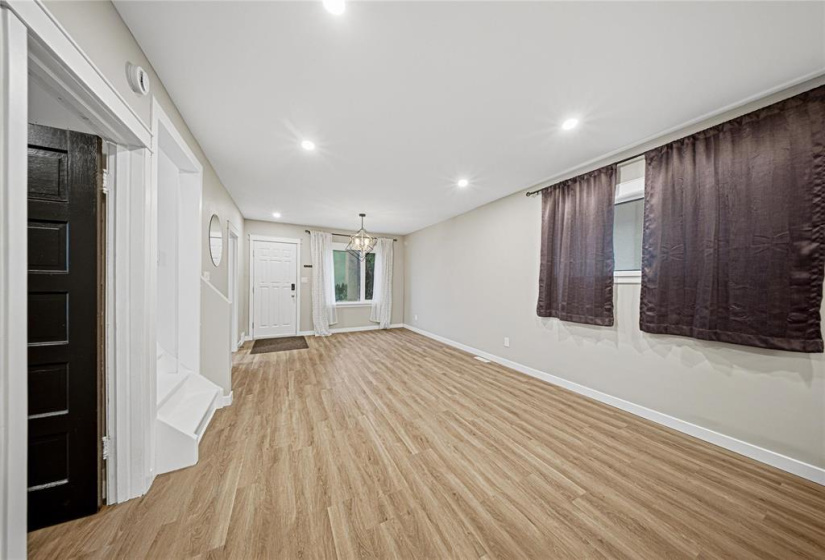 16 Rowe, 4 Bedrooms Bedrooms, 12 Rooms Rooms,1 BathroomBathrooms,Residential,For Sale,Rowe