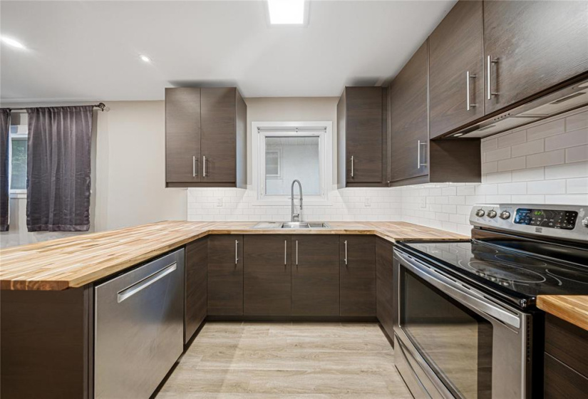 16 Rowe, 4 Bedrooms Bedrooms, 12 Rooms Rooms,1 BathroomBathrooms,Residential,For Sale,Rowe