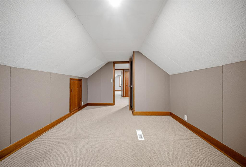 16 Rowe, 4 Bedrooms Bedrooms, 12 Rooms Rooms,1 BathroomBathrooms,Residential,For Sale,Rowe