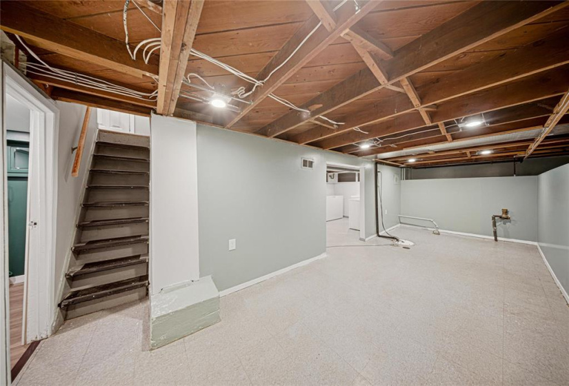 16 Rowe, 4 Bedrooms Bedrooms, 12 Rooms Rooms,1 BathroomBathrooms,Residential,For Sale,Rowe