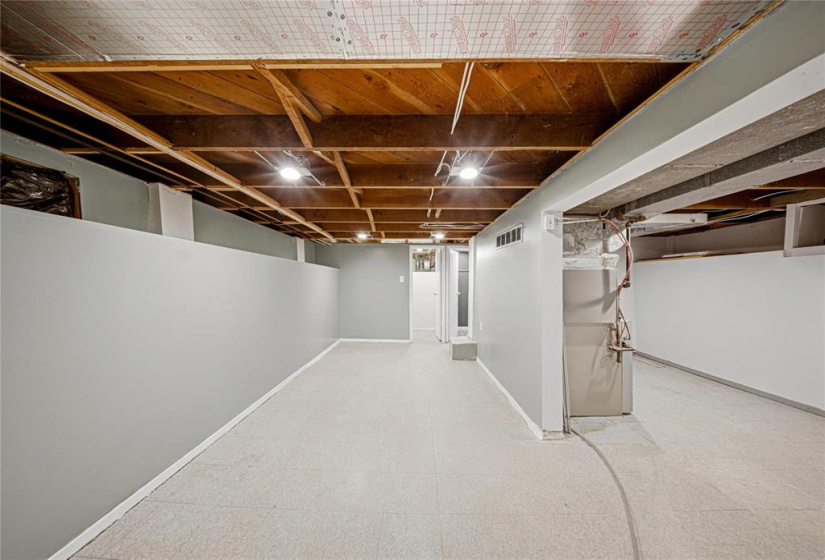 16 Rowe, 4 Bedrooms Bedrooms, 12 Rooms Rooms,1 BathroomBathrooms,Residential,For Sale,Rowe