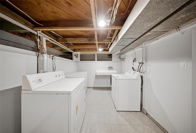 16 Rowe, 4 Bedrooms Bedrooms, 12 Rooms Rooms,1 BathroomBathrooms,Residential,For Sale,Rowe