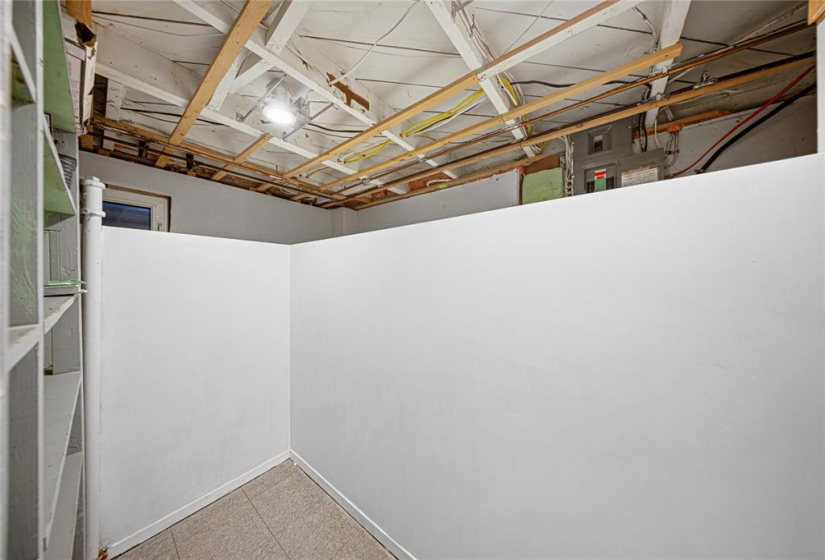 16 Rowe, 4 Bedrooms Bedrooms, 12 Rooms Rooms,1 BathroomBathrooms,Residential,For Sale,Rowe