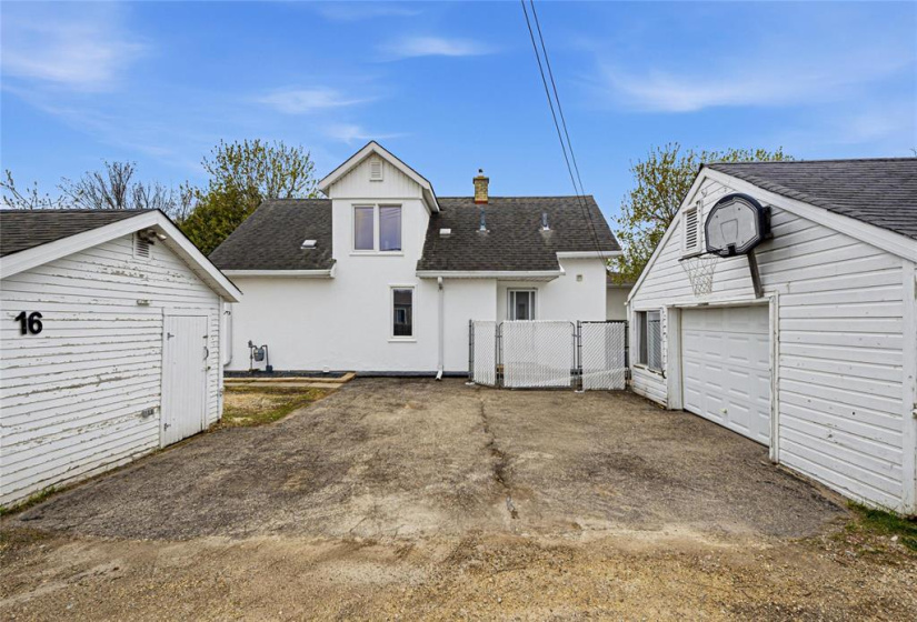 16 Rowe, 4 Bedrooms Bedrooms, 12 Rooms Rooms,1 BathroomBathrooms,Residential,For Sale,Rowe
