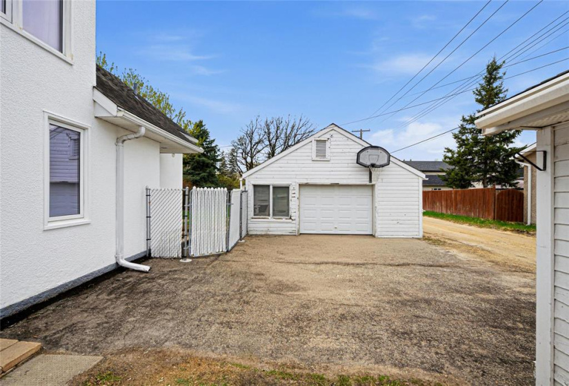 16 Rowe, 4 Bedrooms Bedrooms, 12 Rooms Rooms,1 BathroomBathrooms,Residential,For Sale,Rowe