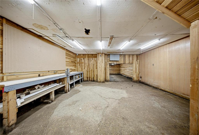 16 Rowe, 4 Bedrooms Bedrooms, 12 Rooms Rooms,1 BathroomBathrooms,Residential,For Sale,Rowe