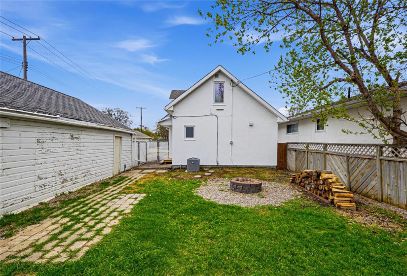 16 Rowe, 4 Bedrooms Bedrooms, 12 Rooms Rooms,1 BathroomBathrooms,Residential,For Sale,Rowe
