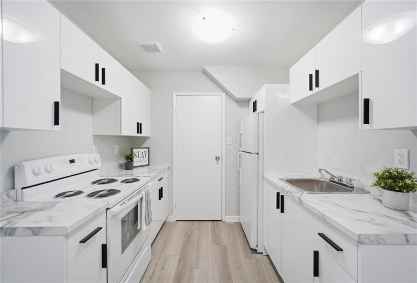 909 Jefferson, 2 Bedrooms Bedrooms, 8 Rooms Rooms,1 BathroomBathrooms,Condominium,For Sale,Jefferson