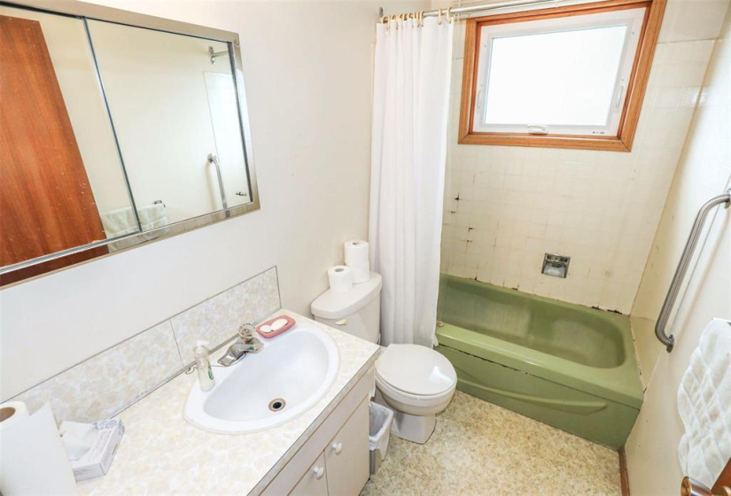 1164 Crestview Park, 3 Bedrooms Bedrooms, 7 Rooms Rooms,1 BathroomBathrooms,Residential,For Sale,Crestview Park