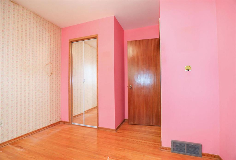1164 Crestview Park, 3 Bedrooms Bedrooms, 7 Rooms Rooms,1 BathroomBathrooms,Residential,For Sale,Crestview Park