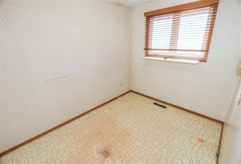 1164 Crestview Park, 3 Bedrooms Bedrooms, 7 Rooms Rooms,1 BathroomBathrooms,Residential,For Sale,Crestview Park