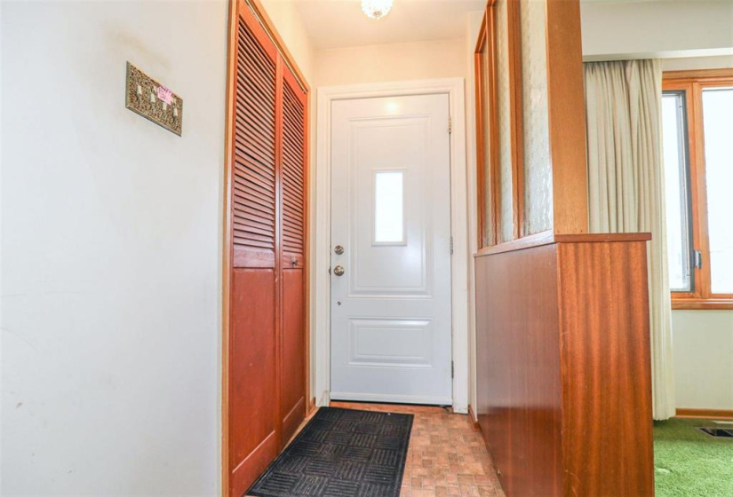 1164 Crestview Park, 3 Bedrooms Bedrooms, 7 Rooms Rooms,1 BathroomBathrooms,Residential,For Sale,Crestview Park