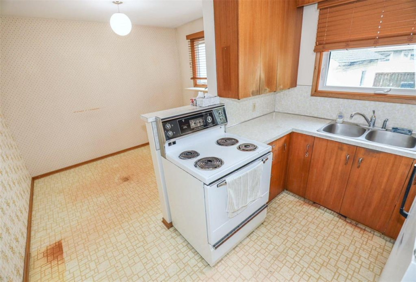 1164 Crestview Park, 3 Bedrooms Bedrooms, 7 Rooms Rooms,1 BathroomBathrooms,Residential,For Sale,Crestview Park