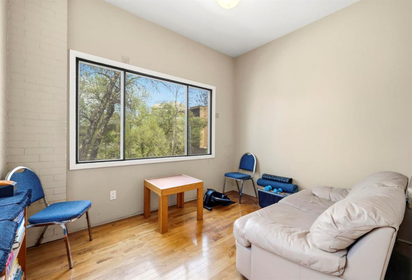 734 Dorchester, 2 Bedrooms Bedrooms, 8 Rooms Rooms,1 BathroomBathrooms,Condominium,For Sale,Dorchester