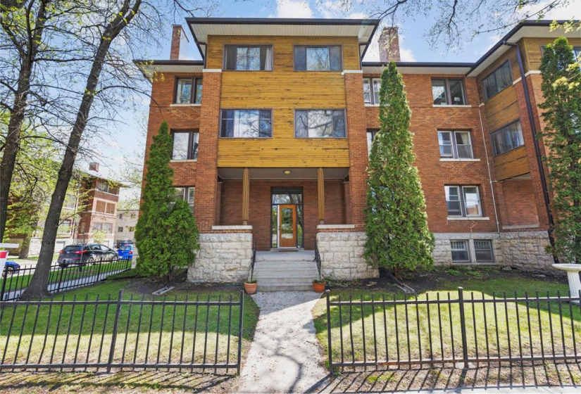 734 Dorchester, 2 Bedrooms Bedrooms, 8 Rooms Rooms,1 BathroomBathrooms,Condominium,For Sale,Dorchester