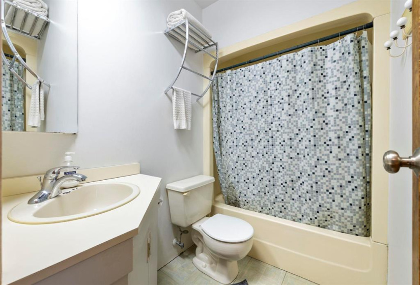 734 Dorchester, 2 Bedrooms Bedrooms, 8 Rooms Rooms,1 BathroomBathrooms,Condominium,For Sale,Dorchester