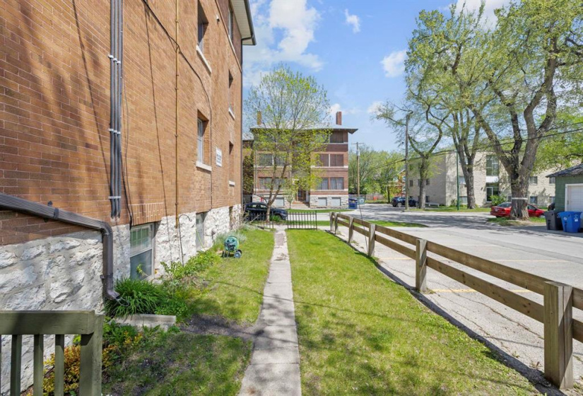 734 Dorchester, 2 Bedrooms Bedrooms, 8 Rooms Rooms,1 BathroomBathrooms,Condominium,For Sale,Dorchester