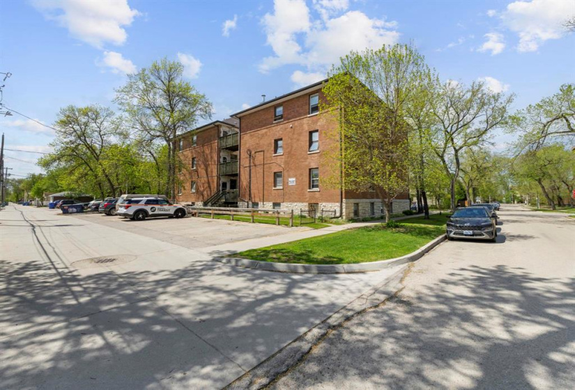 734 Dorchester, 2 Bedrooms Bedrooms, 8 Rooms Rooms,1 BathroomBathrooms,Condominium,For Sale,Dorchester