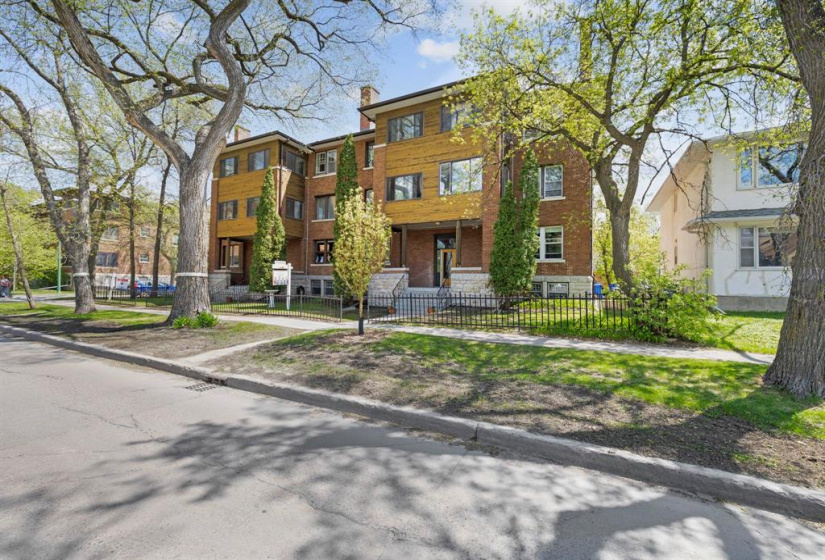 734 Dorchester, 2 Bedrooms Bedrooms, 8 Rooms Rooms,1 BathroomBathrooms,Condominium,For Sale,Dorchester