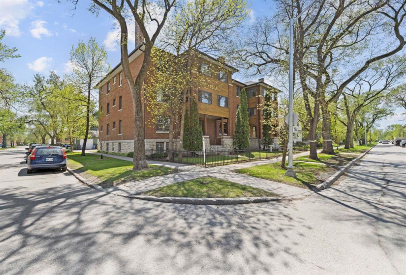 734 Dorchester, 2 Bedrooms Bedrooms, 8 Rooms Rooms,1 BathroomBathrooms,Condominium,For Sale,Dorchester