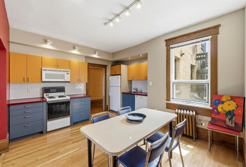 734 Dorchester, 2 Bedrooms Bedrooms, 8 Rooms Rooms,1 BathroomBathrooms,Condominium,For Sale,Dorchester