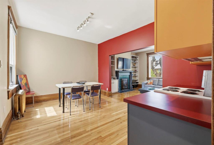 734 Dorchester, 2 Bedrooms Bedrooms, 8 Rooms Rooms,1 BathroomBathrooms,Condominium,For Sale,Dorchester