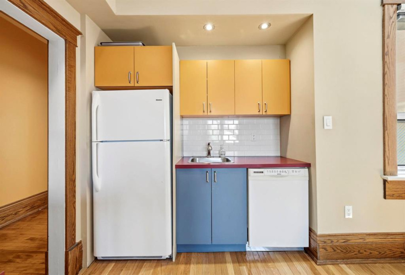 734 Dorchester, 2 Bedrooms Bedrooms, 8 Rooms Rooms,1 BathroomBathrooms,Condominium,For Sale,Dorchester