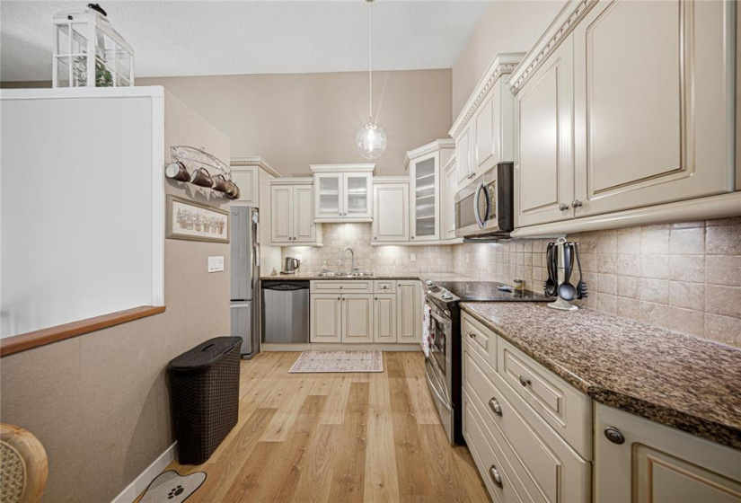 242 Tufnell, 3 Bedrooms Bedrooms, 11 Rooms Rooms,2 BathroomsBathrooms,Residential,For Sale,Tufnell