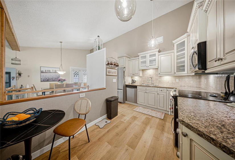 242 Tufnell, 3 Bedrooms Bedrooms, 11 Rooms Rooms,2 BathroomsBathrooms,Residential,For Sale,Tufnell